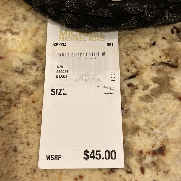 NWT MICHAEL KORS WOMEN’S REVERSIBLE METALLIC LEOPARD BEANIE - Picture 4 of 7